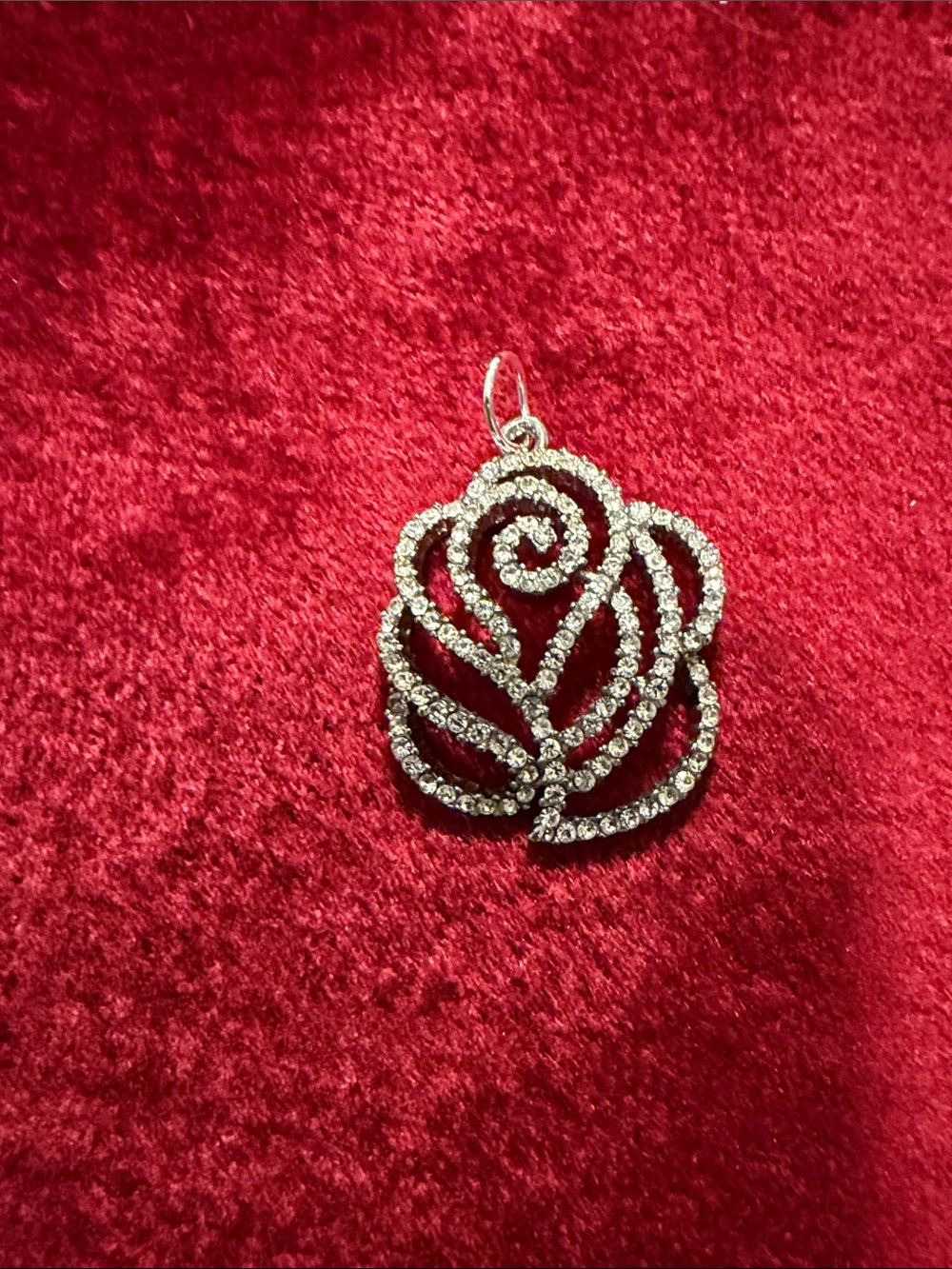Silver tone rhinestone Rose Pendant Necklace Charm - Elegant Women's Jewelry